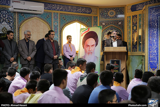 آیین نواختن زنگ اقامه نماز / عکس: احمد حسنی / شهرآرا