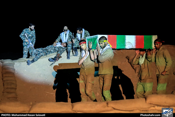 تماشای هزاران قمر / عکاس: محمدحسن صلواتی / شهرآرا