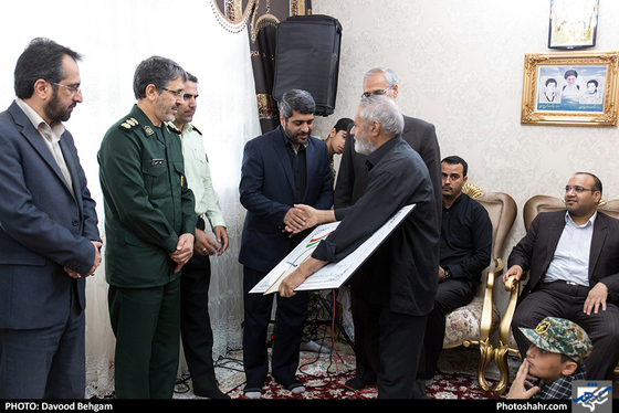 رونمایی از پلاک افتخار 5 شهید / عکس: داود بهگام / شهرآرا