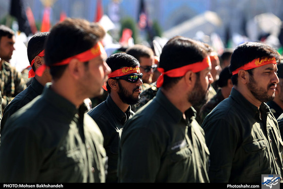 اجتماع عظیم بسیجیان در حرم مطهر رضوی / عکس: محسن بخشنده / شهرآرا
