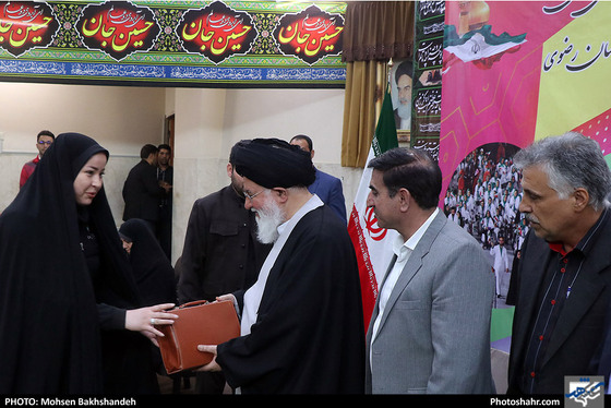 دیدار قهرمانان خراسانی مسابقات آسیایی و پارآسیایی جاکارتا با امام جمعه مشهد / عکس: محسن بخشنده / شهرآرا