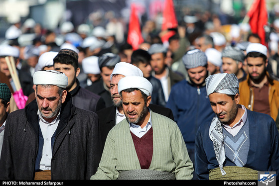 تشرف جمعی از اهل تسنن به حرم مطهر رضوی / عکس: محمد صفرپور / شهرآرا