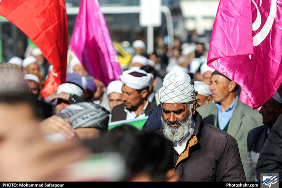 تشرف جمعی از اهل تسنن به حرم مطهر رضوی / عکس: محمد صفرپور / شهرآرا