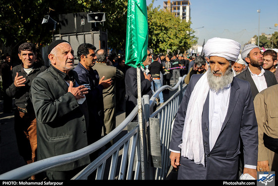 تشرف جمعی از اهل تسنن به حرم مطهر رضوی / عکس: محمد صفرپور / شهرآرا