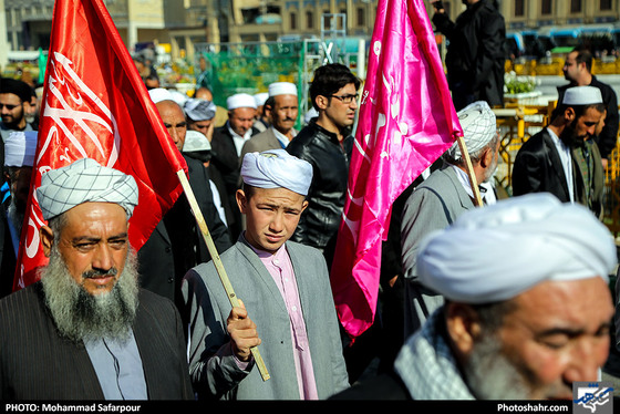 تشرف جمعی از اهل تسنن به حرم مطهر رضوی / عکس: محمد صفرپور / شهرآرا