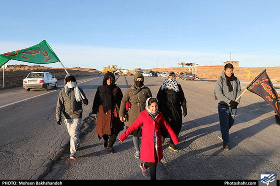 زائران پیاده / عکس: محسن بخشنده / شهرآرا