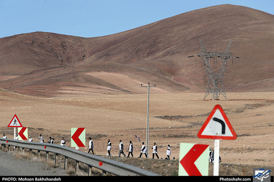 زائران پیاده / عکس: محسن بخشنده / شهرآرا