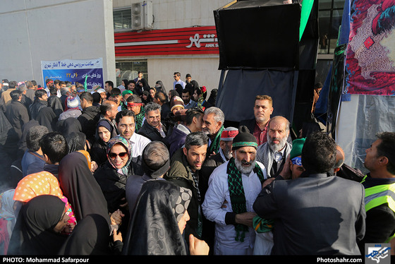 استقبال از طولانی ترین کاروان پیاده روی اربعین / عکس: محمد صفرپور / شهرآرا