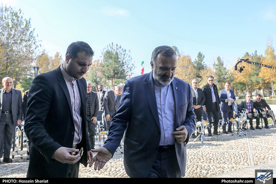 آغاز عملیات بازپیرایی و ساماندهی پیشخوان آرامگاه فردوسی / عکس: حسین شریعت / شهرآرا