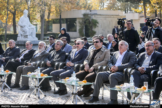 آغاز عملیات بازپیرایی و ساماندهی پیشخوان آرامگاه فردوسی / عکس: حسین شریعت / شهرآرا