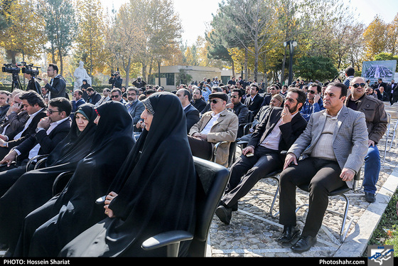 آغاز عملیات بازپیرایی و ساماندهی پیشخوان آرامگاه فردوسی / عکس: حسین شریعت / شهرآرا