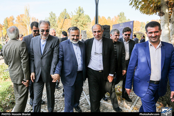 آغاز عملیات بازپیرایی و ساماندهی پیشخوان آرامگاه فردوسی / عکس: حسین شریعت / شهرآرا