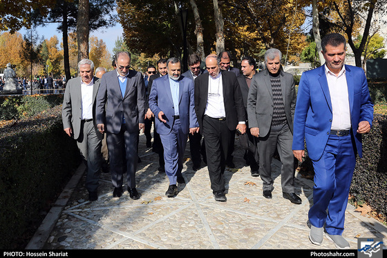 آغاز عملیات بازپیرایی و ساماندهی پیشخوان آرامگاه فردوسی / عکس: حسین شریعت / شهرآرا