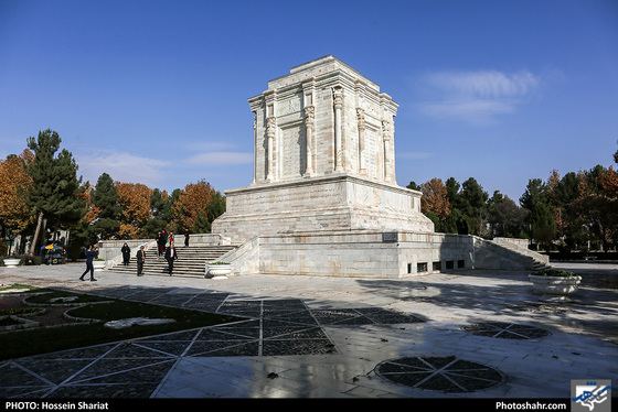 آغاز عملیات بازپیرایی و ساماندهی پیشخوان آرامگاه فردوسی / عکس: حسین شریعت / شهرآرا