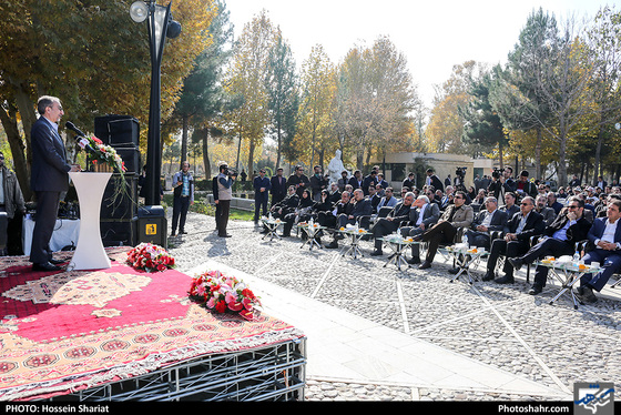 آغاز عملیات بازپیرایی و ساماندهی پیشخوان آرامگاه فردوسی / عکس: حسین شریعت / شهرآرا