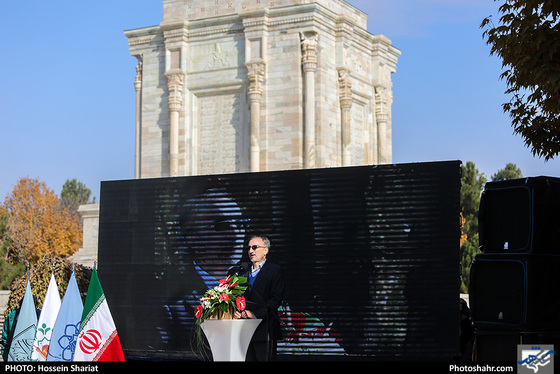 آغاز عملیات بازپیرایی و ساماندهی پیشخوان آرامگاه فردوسی / عکس: حسین شریعت / شهرآرا