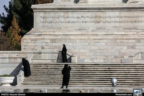 آغاز عملیات بازپیرایی و ساماندهی پیشخوان آرامگاه فردوسی / عکس: حسین شریعت / شهرآرا