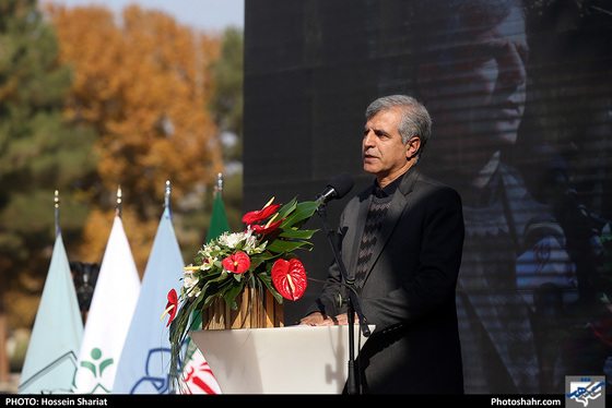 آغاز عملیات بازپیرایی و ساماندهی پیشخوان آرامگاه فردوسی / عکس: حسین شریعت / شهرآرا