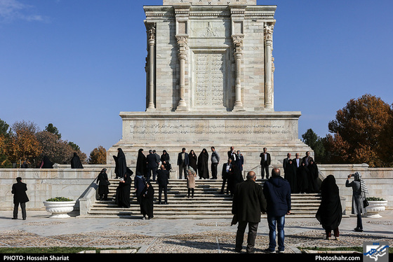 آغاز عملیات بازپیرایی و ساماندهی پیشخوان آرامگاه فردوسی / عکس: حسین شریعت / شهرآرا