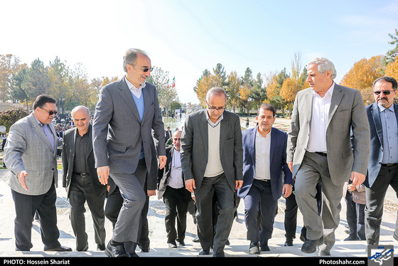 آغاز عملیات بازپیرایی و ساماندهی پیشخوان آرامگاه فردوسی / عکس: حسین شریعت / شهرآرا