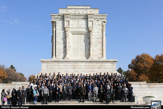 آغاز عملیات بازپیرایی و ساماندهی پیشخوان آرامگاه فردوسی / عکس: حسین شریعت / شهرآرا