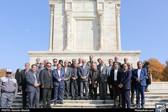 آغاز عملیات بازپیرایی و ساماندهی پیشخوان آرامگاه فردوسی / عکس: حسین شریعت / شهرآرا