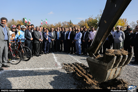 آغاز عملیات بازپیرایی و ساماندهی پیشخوان آرامگاه فردوسی / عکس: حسین شریعت / شهرآرا