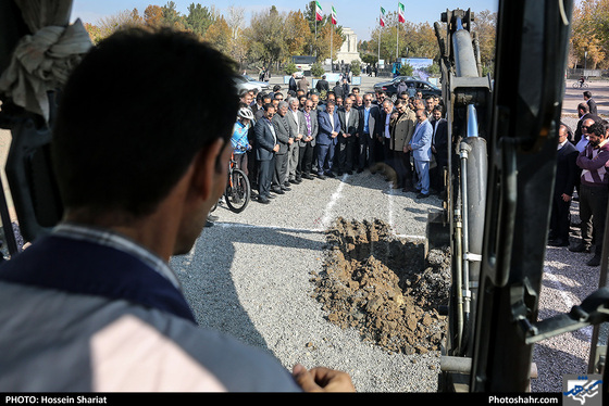 آغاز عملیات بازپیرایی و ساماندهی پیشخوان آرامگاه فردوسی / عکس: حسین شریعت / شهرآرا