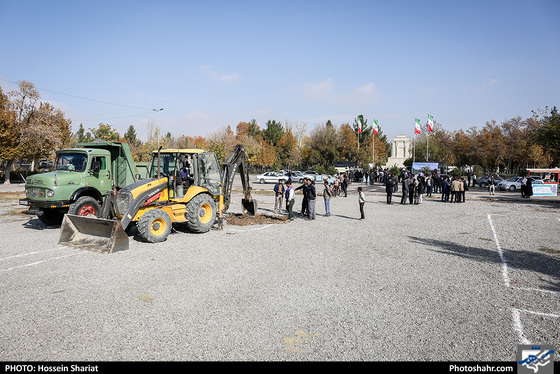 آغاز عملیات بازپیرایی و ساماندهی پیشخوان آرامگاه فردوسی / عکس: حسین شریعت / شهرآرا