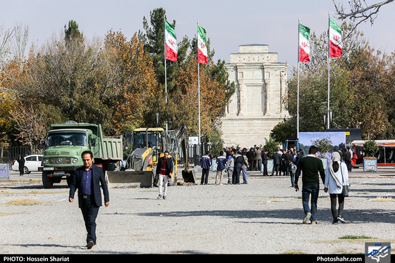 آغاز عملیات بازپیرایی و ساماندهی پیشخوان آرامگاه فردوسی / عکس: حسین شریعت / شهرآرا