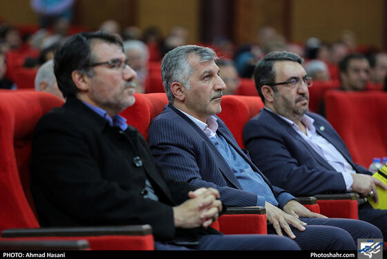تجلیل از تاکسیرانان افتخاری و امانتدار / عکس: احمد حسنی / شهرآرا