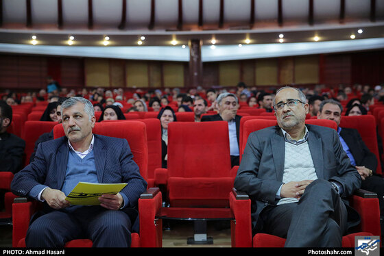تجلیل از تاکسیرانان افتخاری و امانتدار / عکس: احمد حسنی / شهرآرا