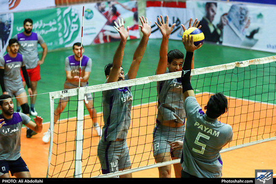 تمرین تیم والیبال پیام خراسان پیش از بازی با پیکان