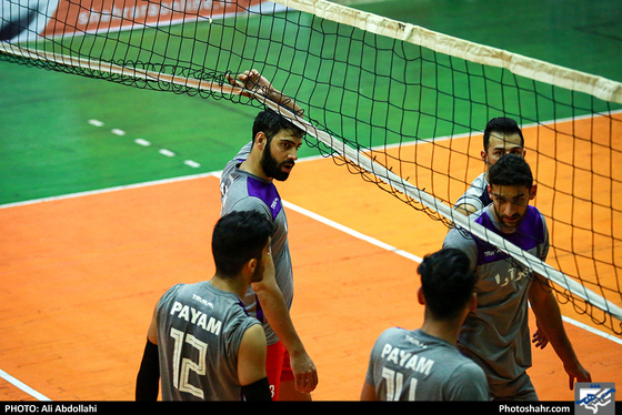 تمرین تیم والیبال پیام خراسان پیش از بازی با پیکان