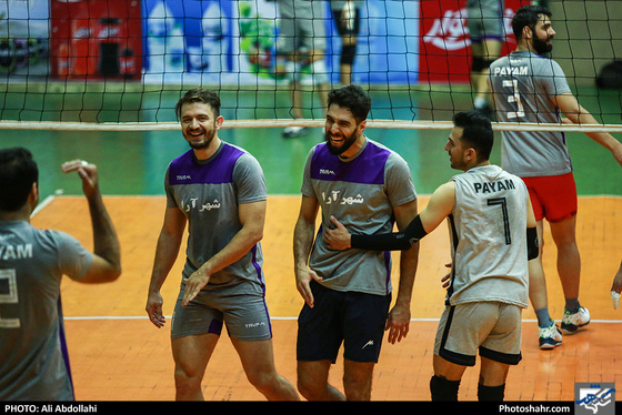 تمرین تیم والیبال پیام خراسان پیش از بازی با پیکان