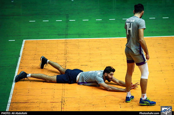 تمرین تیم والیبال پیام خراسان پیش از بازی با پیکان