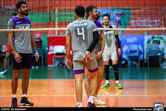 تمرین تیم والیبال پیام خراسان پیش از بازی با پیکان