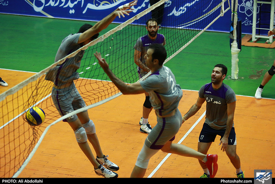 تمرین تیم والیبال پیام خراسان پیش از بازی با پیکان