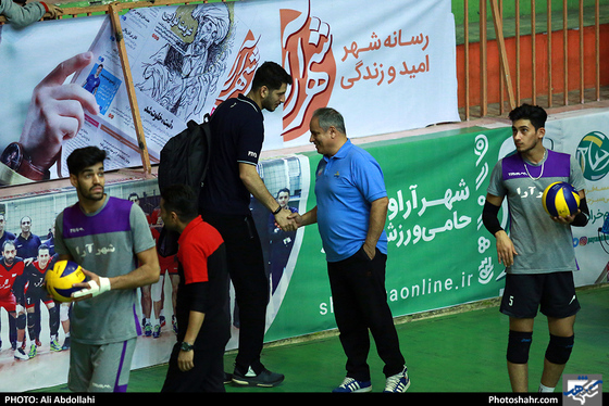 تمرین تیم والیبال پیام خراسان پیش از بازی با پیکان
