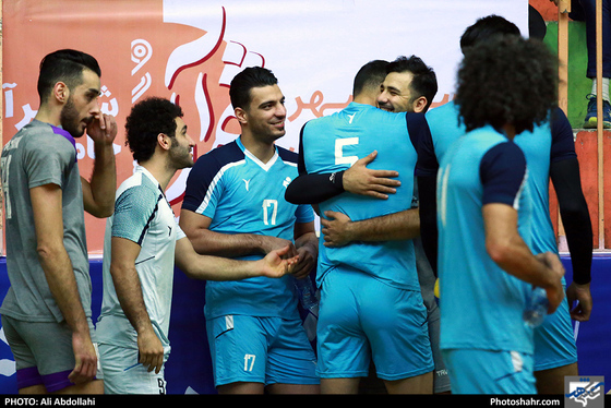 تمرین تیم والیبال پیام خراسان پیش از بازی با پیکان