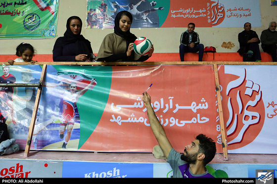 تمرین تیم والیبال پیام خراسان پیش از بازی با پیکان