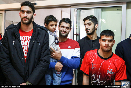 بازدید اعضای تیم والیبال پیام خراسان از آسایشگاه شهید فیاض بخش