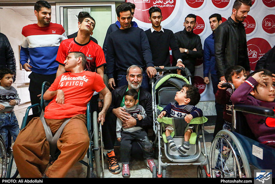 بازدید اعضای تیم والیبال پیام خراسان از آسایشگاه شهید فیاض بخش