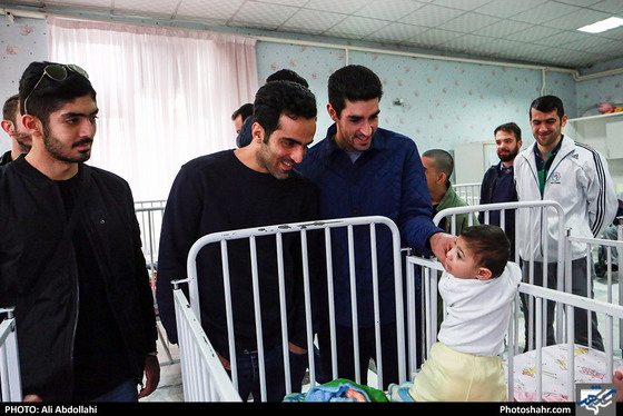 بازدید اعضای تیم والیبال پیام خراسان از آسایشگاه شهید فیاض بخش