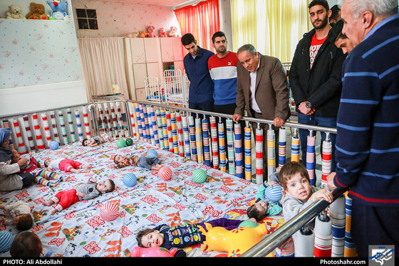 بازدید اعضای تیم والیبال پیام خراسان از آسایشگاه شهید فیاض بخش