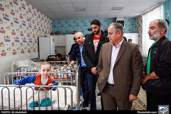بازدید اعضای تیم والیبال پیام خراسان از آسایشگاه شهید فیاض بخش
