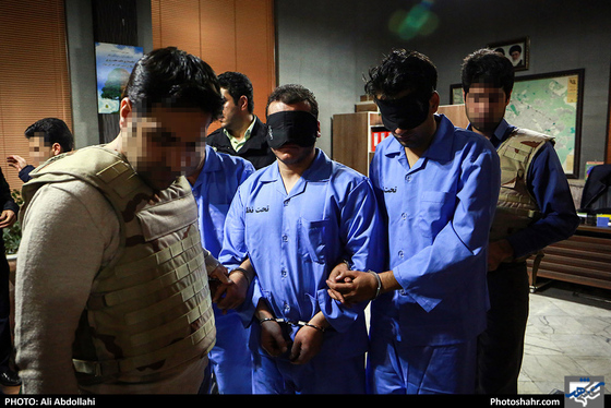 دستگیری باند سرقت مسلحانه نافرجام از طلا فروشی / عکس: علی عبداللهی / شهرآرا