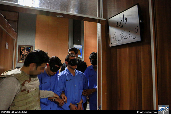 دستگیری باند سرقت مسلحانه نافرجام از طلا فروشی / عکس: علی عبداللهی / شهرآرا