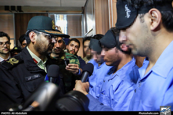 دستگیری باند سرقت مسلحانه نافرجام از طلا فروشی / عکس: علی عبداللهی / شهرآرا