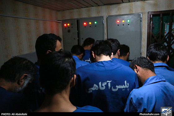 دستگیری باند سرقت مسلحانه نافرجام از طلا فروشی / عکس: علی عبداللهی / شهرآرا